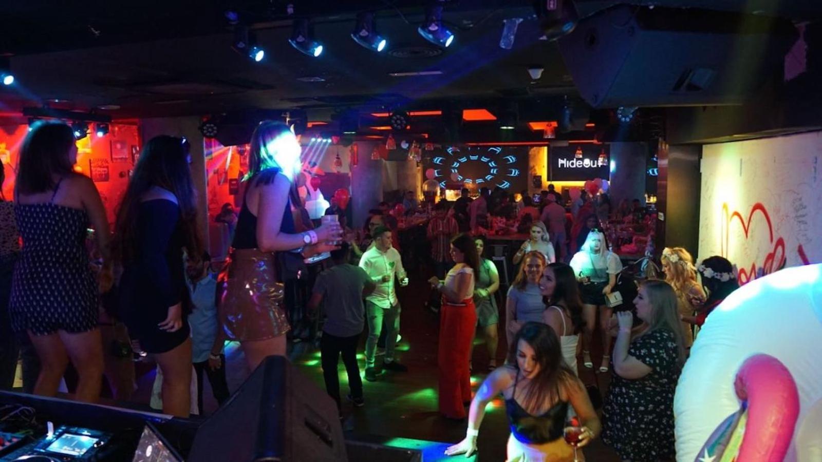 Urban Panda Hostel Marina Dubai Eksteriør bilde