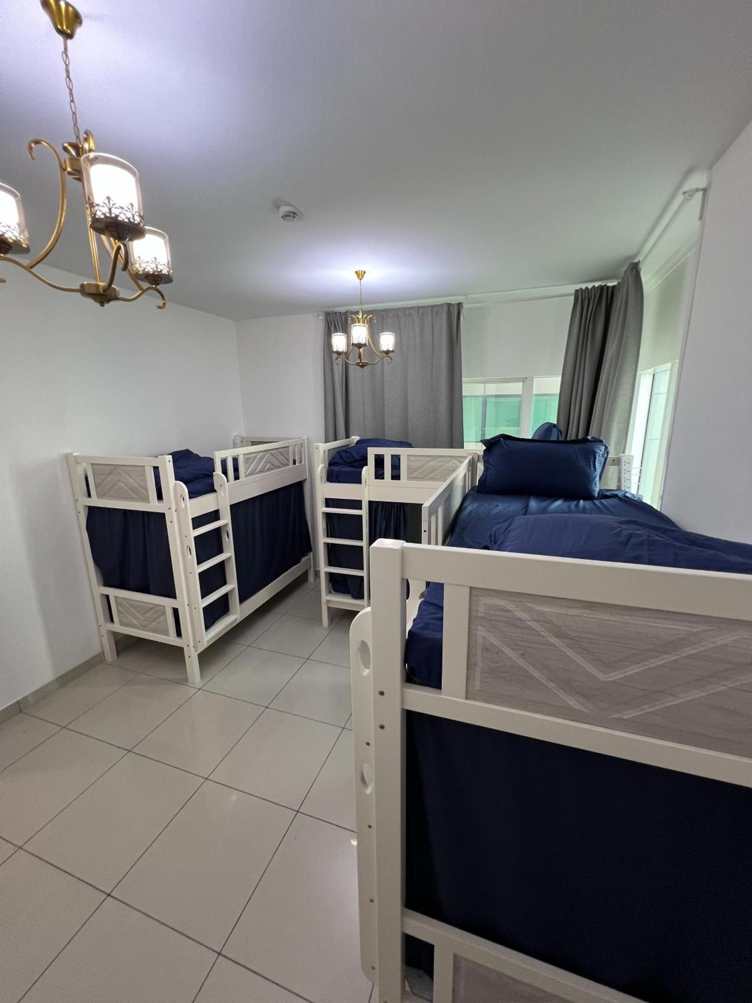 Urban Panda Hostel Marina Dubai Eksteriør bilde