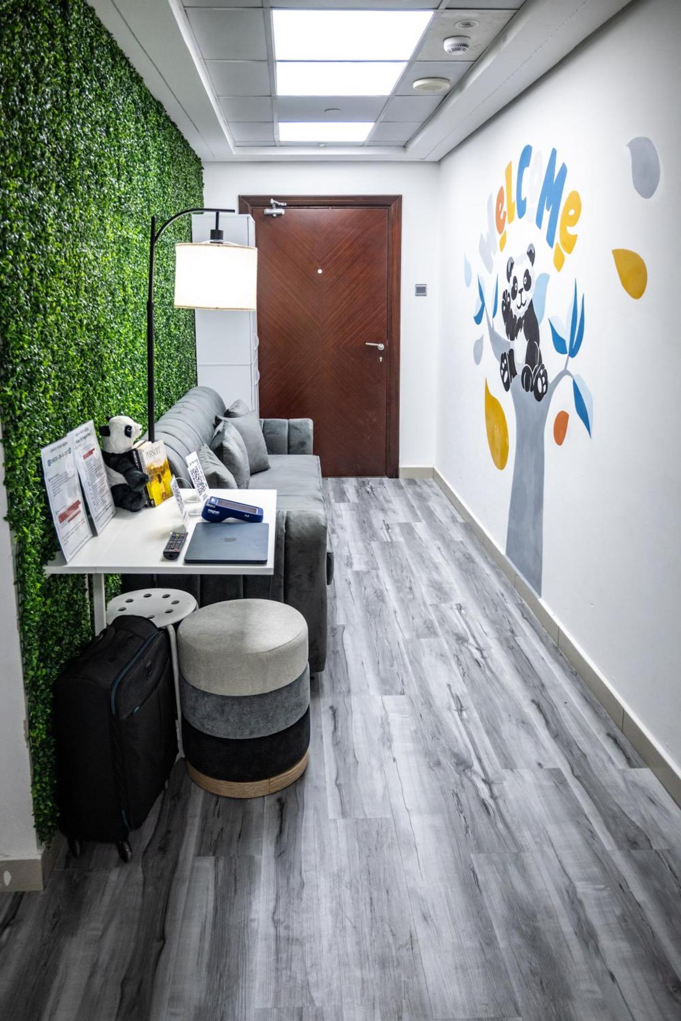 Urban Panda Hostel Marina Dubai Eksteriør bilde